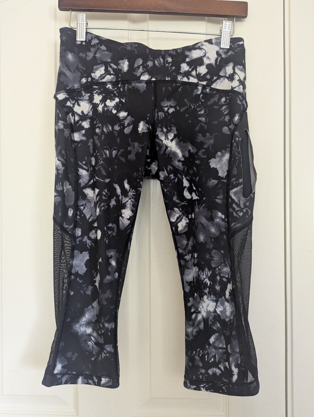 Lululemon Mesh Cropped Leggings - Size 8